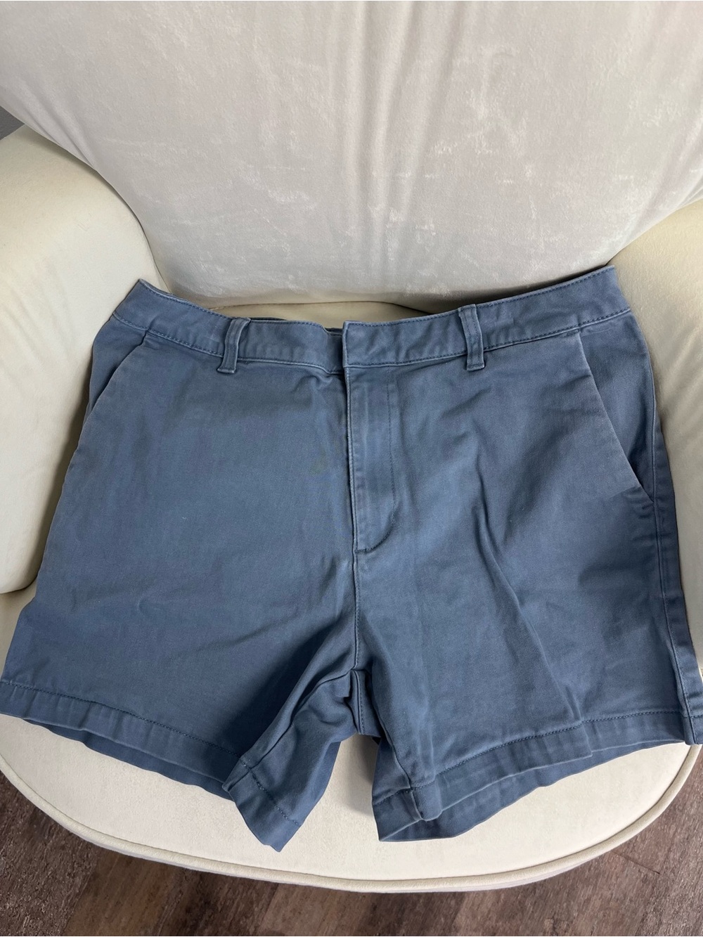 Women’s Banana Republic Classic Blue Cotton Chino Shorts (size 12)